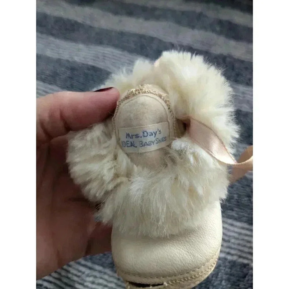 Vintage baby booties, white leather and  rabbit fur. Very soft. - Picture 3 of 4